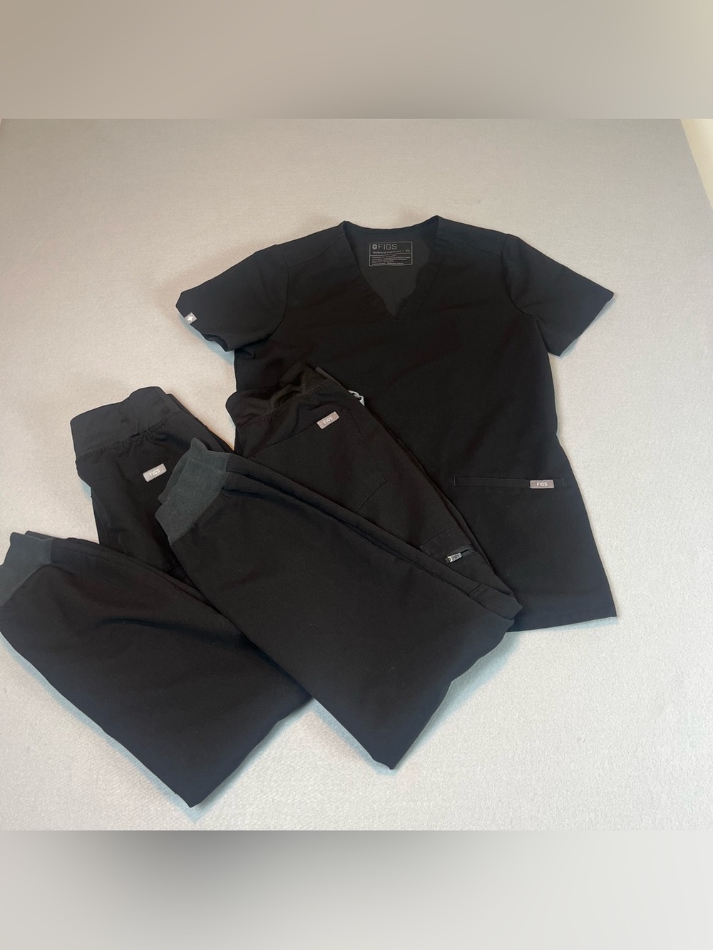 FIGS Scrub Set Bundle XS Black V-Neck Top & 2 Pairs Jogger Scrub Pants Petite
